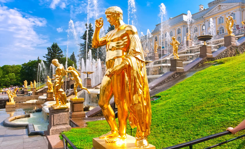 De gouden fontein in St. Petersburg