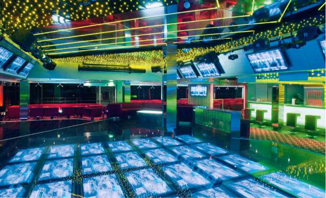 Een discotheek op de MSC Musica