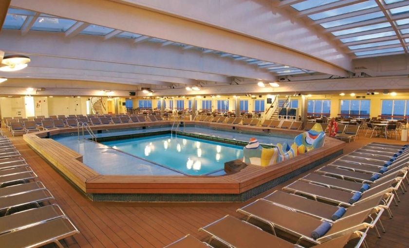 Zwembad Costa Serena