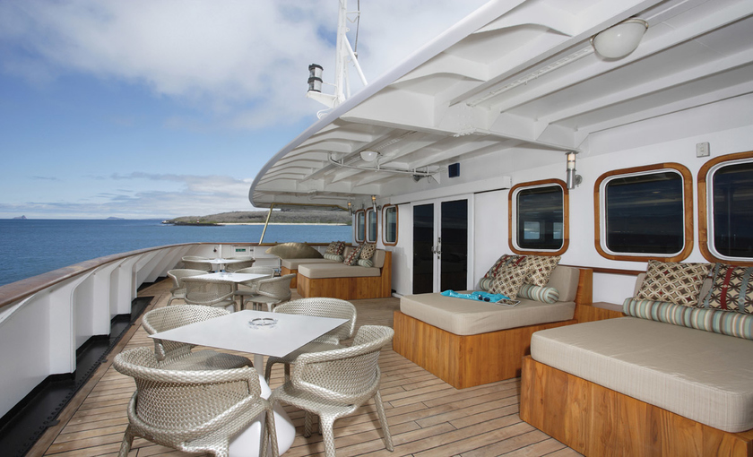 Lounge dek aan boord van Silversea Galapagos