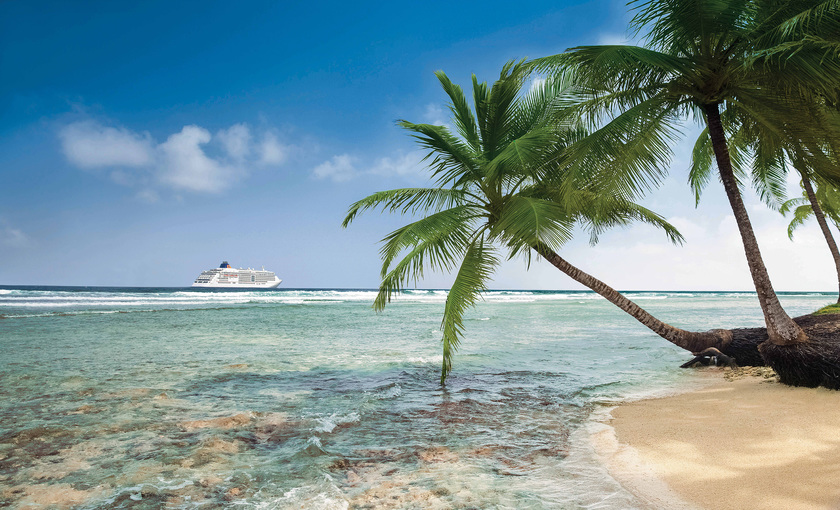 MS Europa 2 in de Caribbean