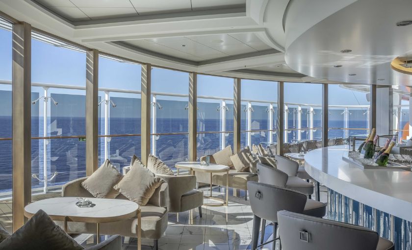 Champagne bar zeekant MSC World Europa