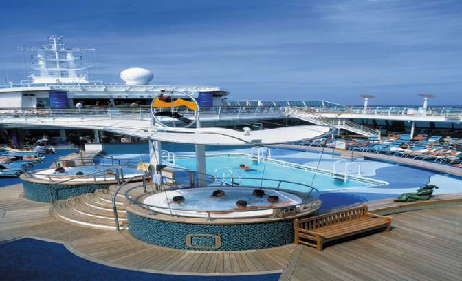 Het zwembad op de Brilliance of the Seas van Royal Caribbean