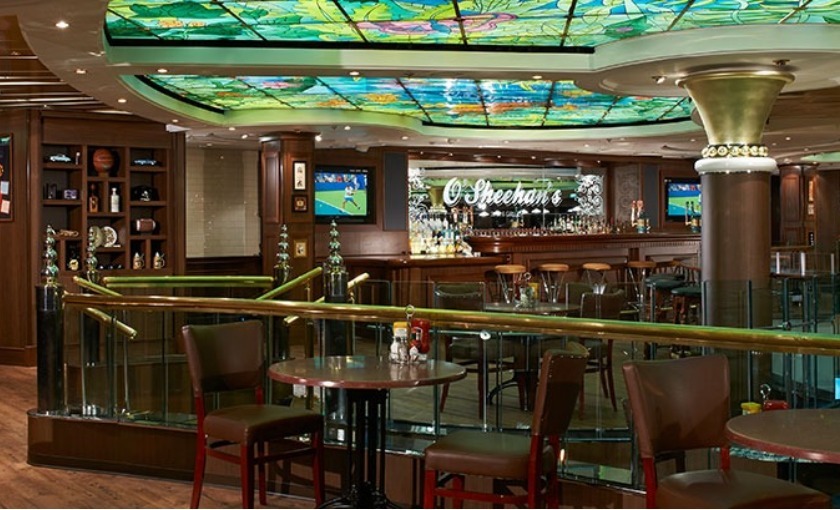 Een restaurant met typisch Amerikaans eten op de norwegian Star