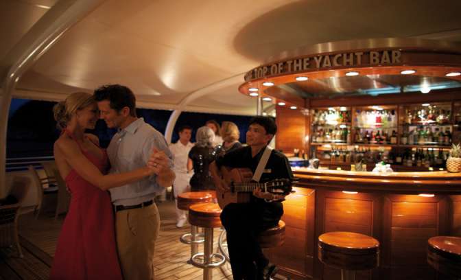 Entertainment aan boord van Seadream Yachtclub